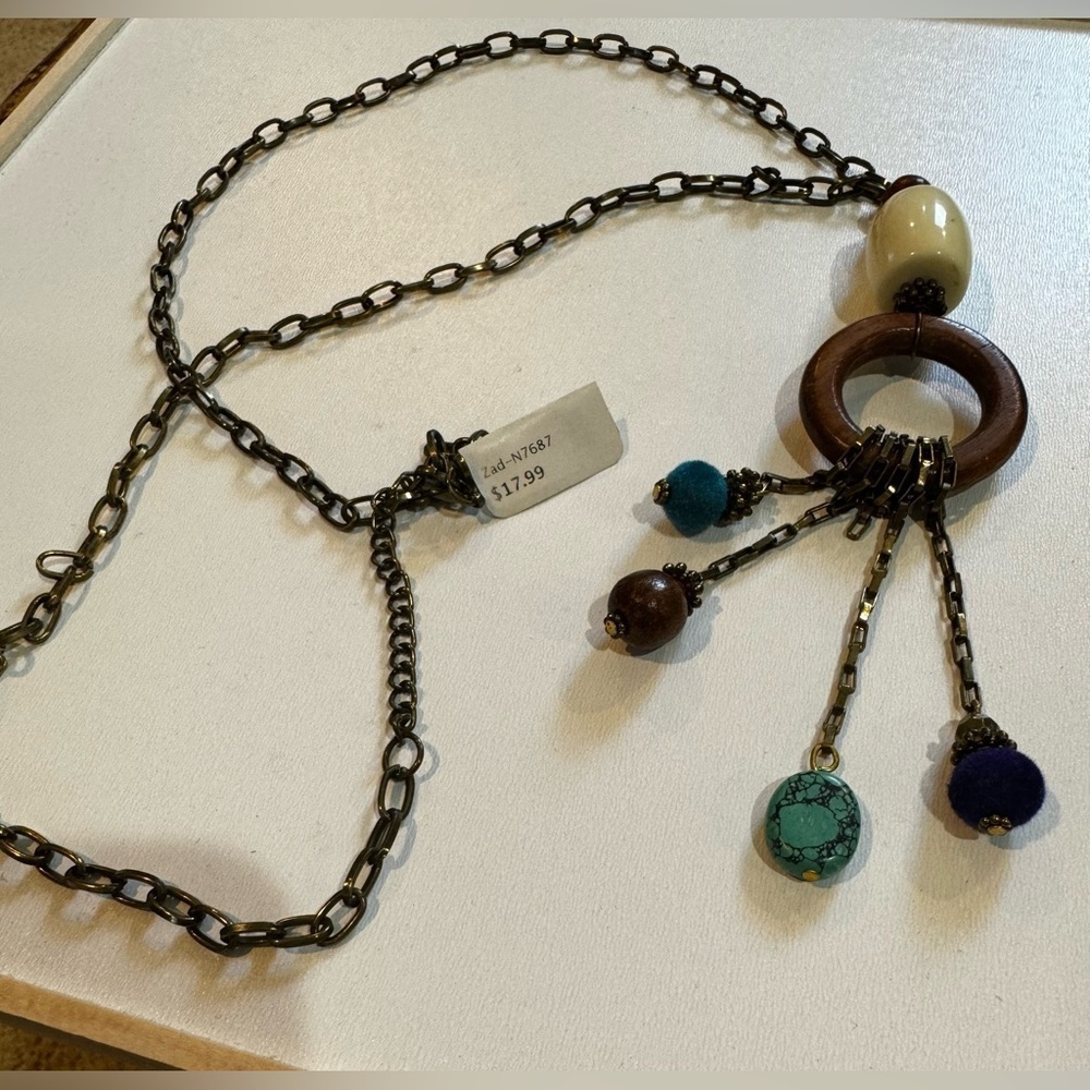 NWT Brass Tone Necklace with Mixed Media Pendant 31” - Picture 2 of 3